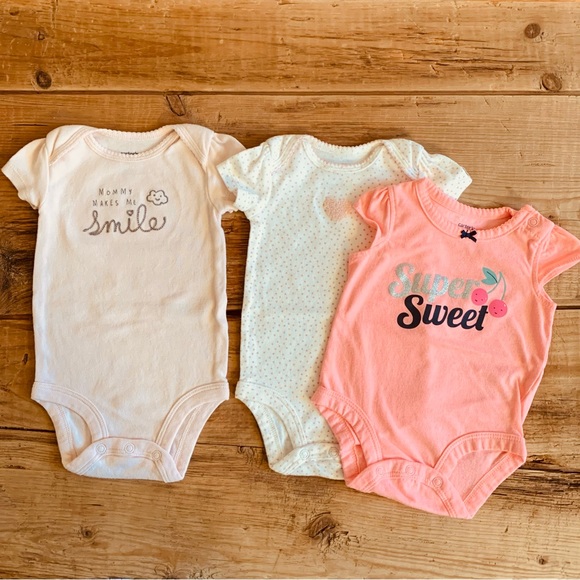 Carter's Baby Girl Bundle—Onesies, Bodysuits, Vest, Bottoms (10 Pieces, 3 M) - Picture 6 of 8
